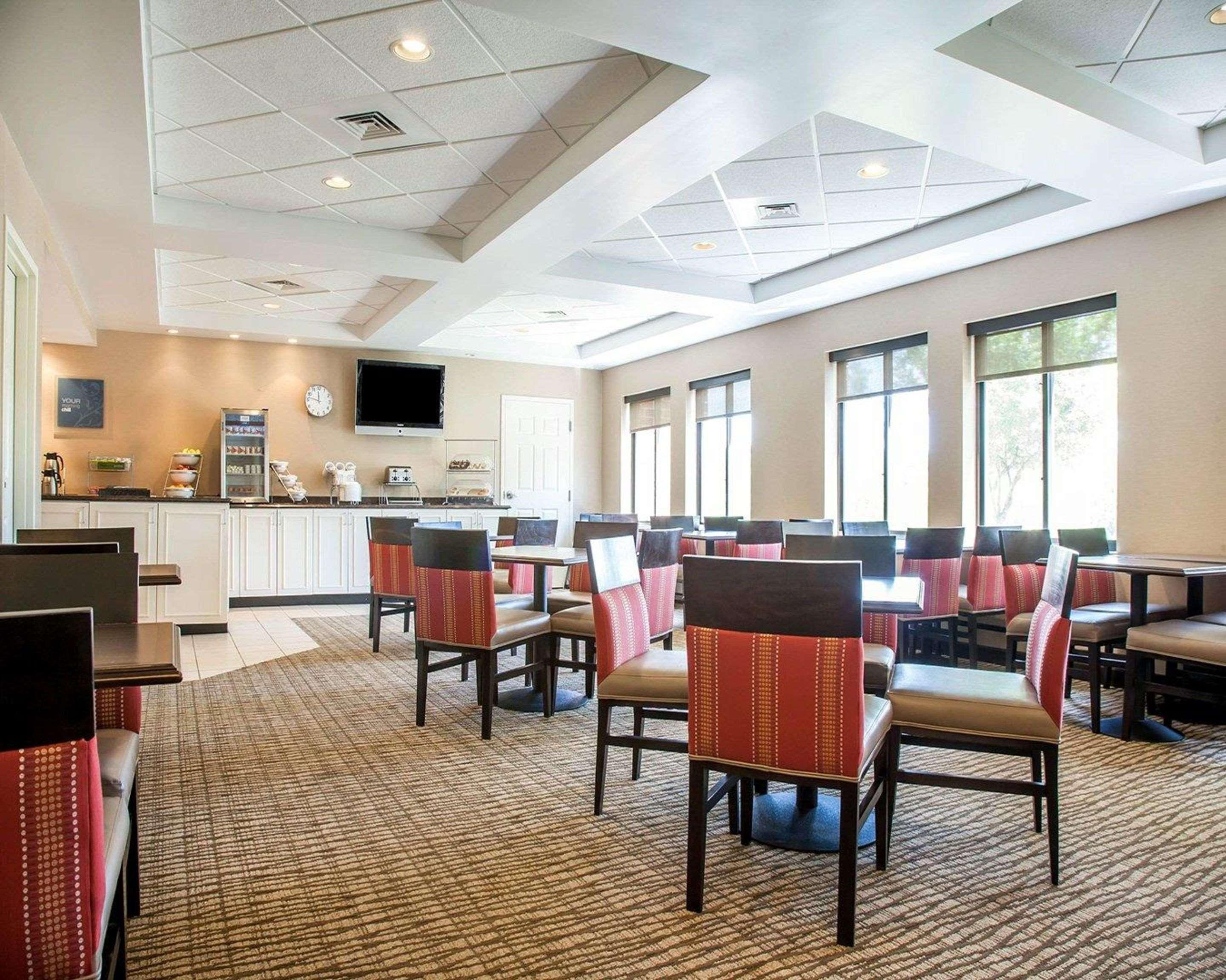 Comfort Suites West Warwick - Providence Exterior photo