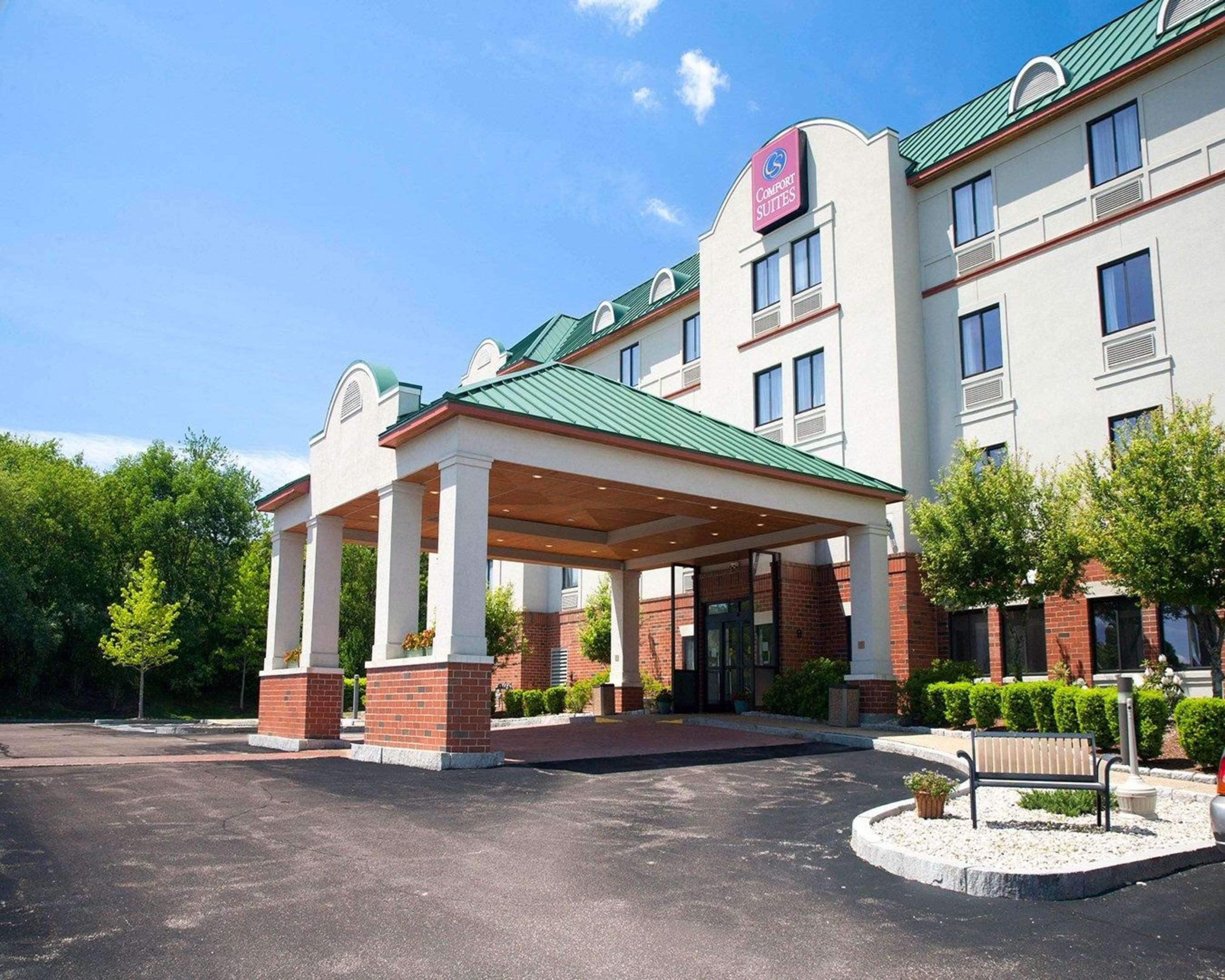 Comfort Suites West Warwick - Providence Exterior photo