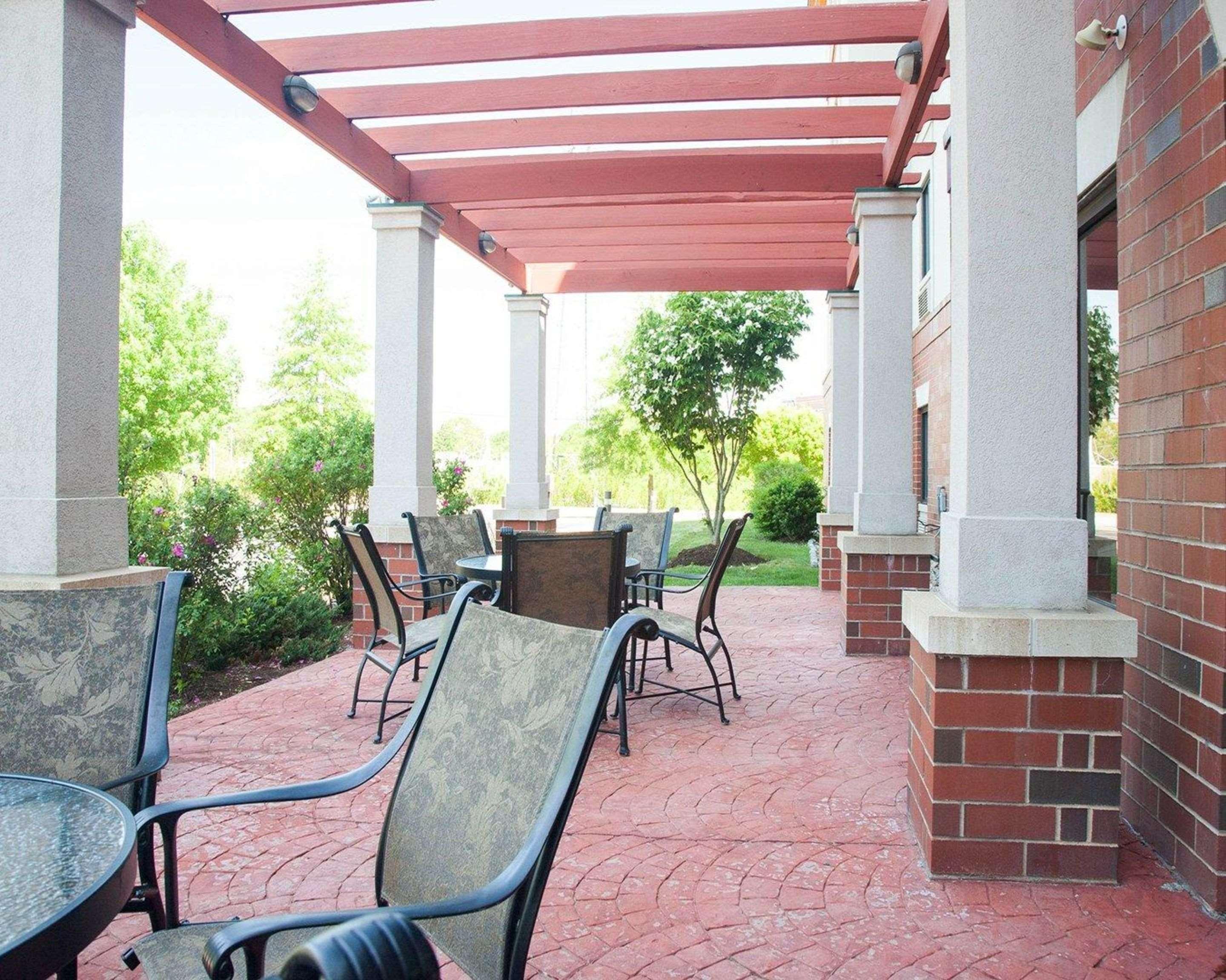 Comfort Suites West Warwick - Providence Exterior photo