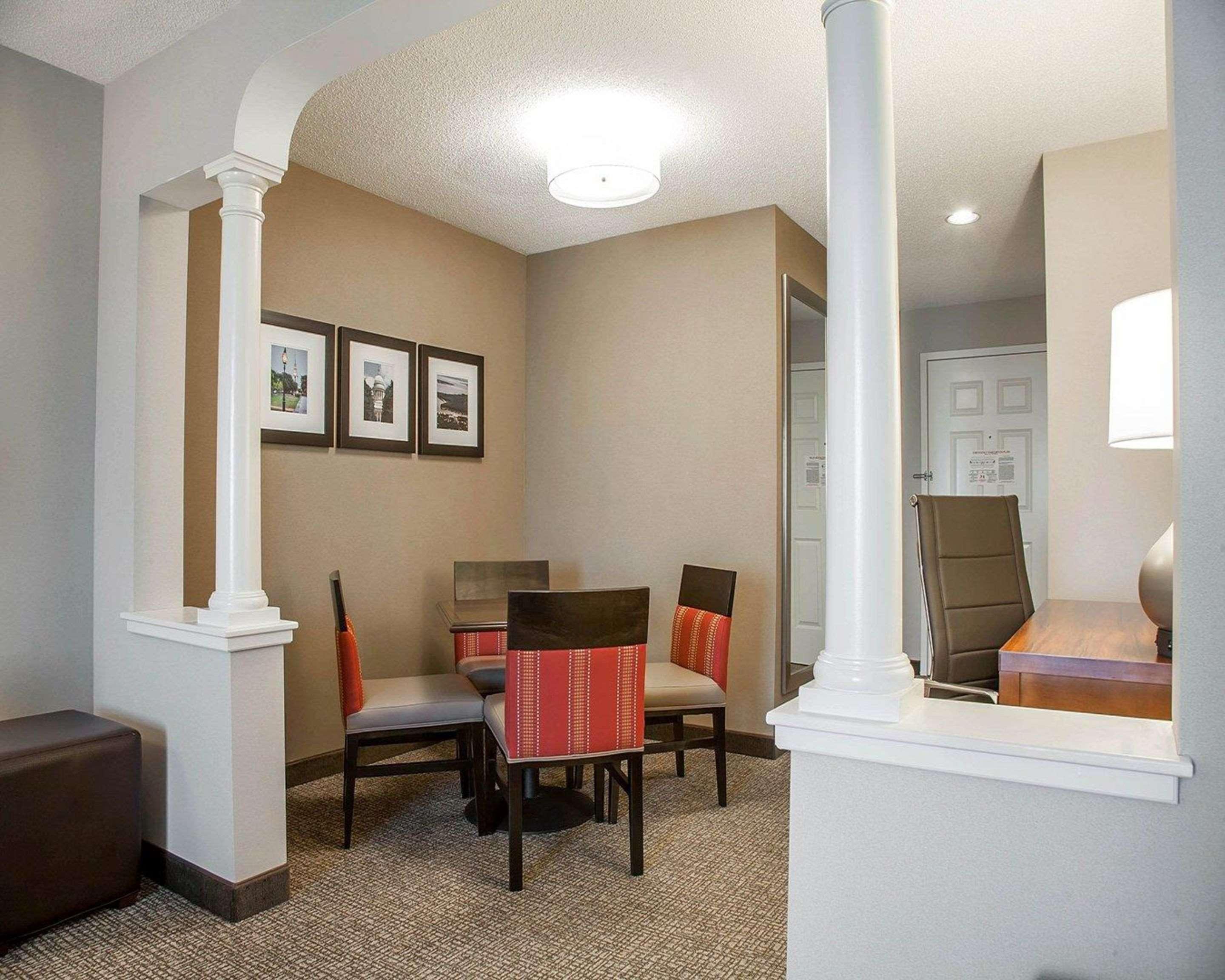 Comfort Suites West Warwick - Providence Exterior photo