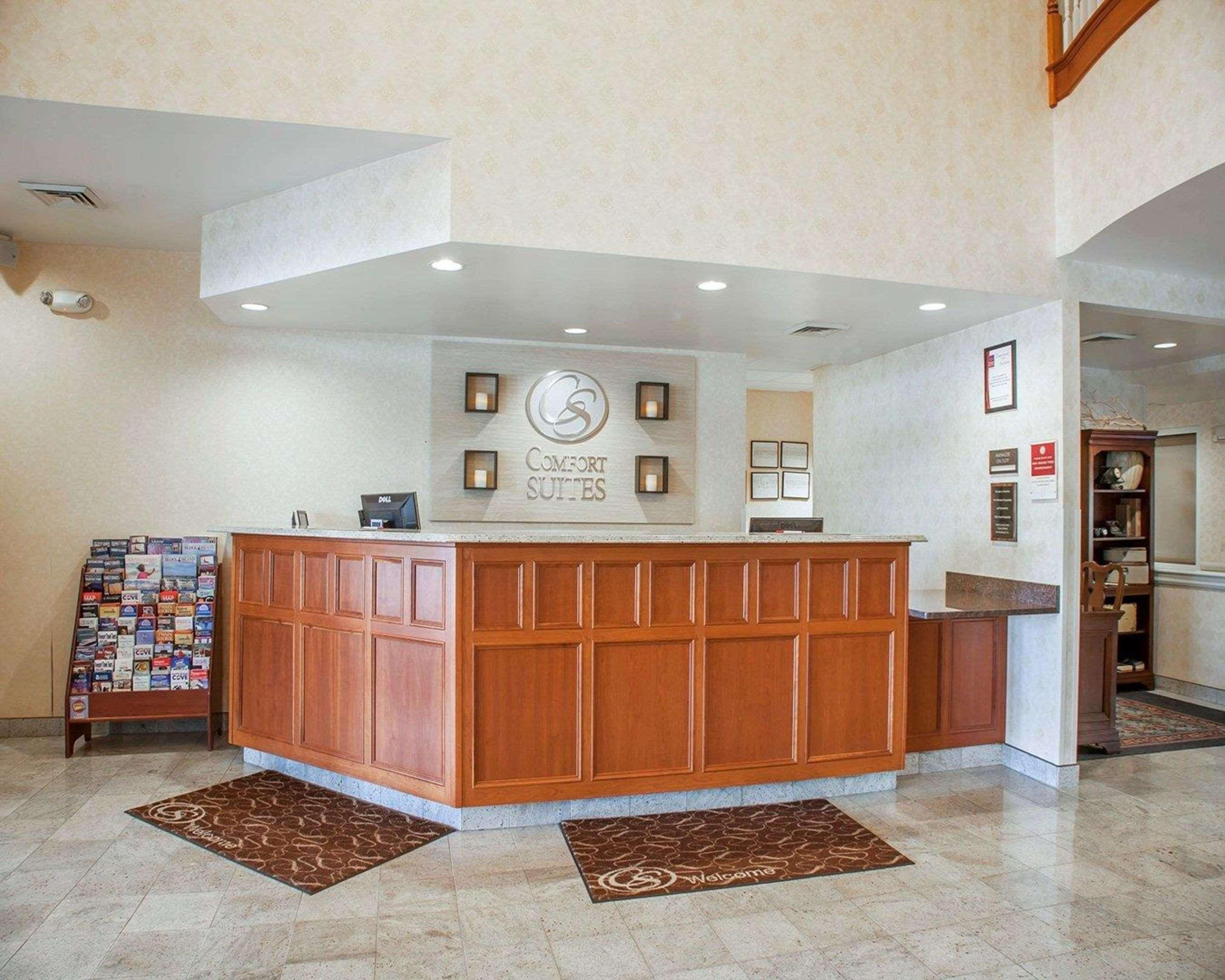 Comfort Suites West Warwick - Providence Exterior photo