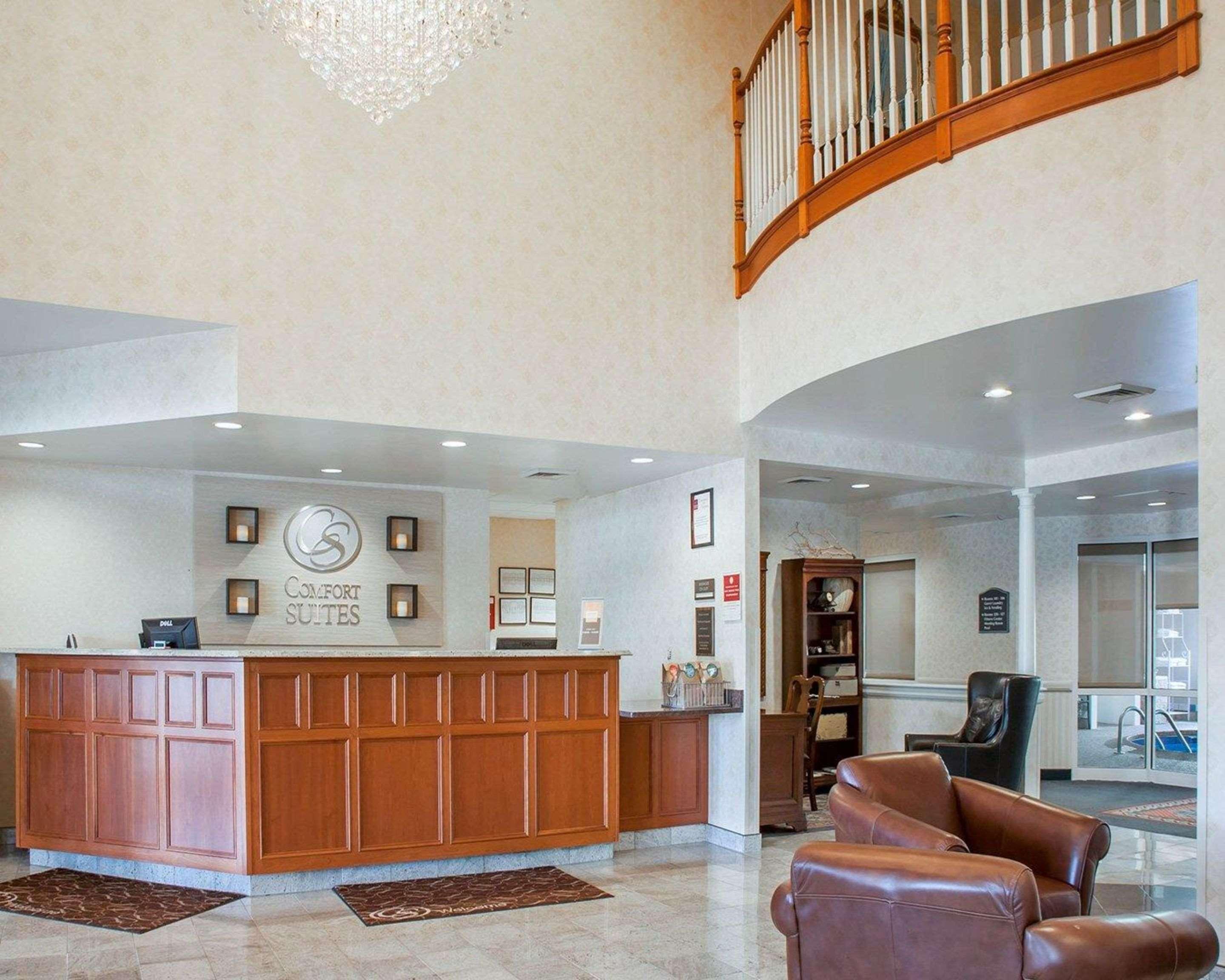 Comfort Suites West Warwick - Providence Exterior photo